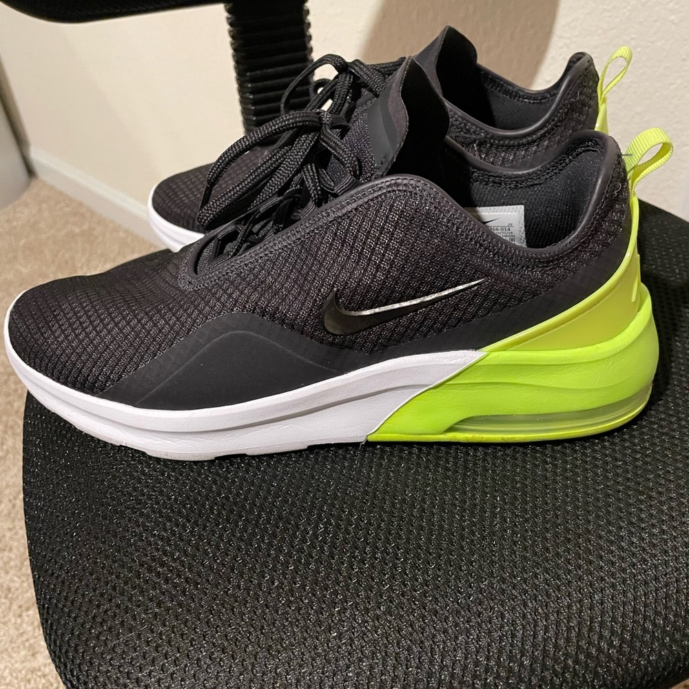 MENS NIKE AIR MAX MOTION 2 AO0266-014